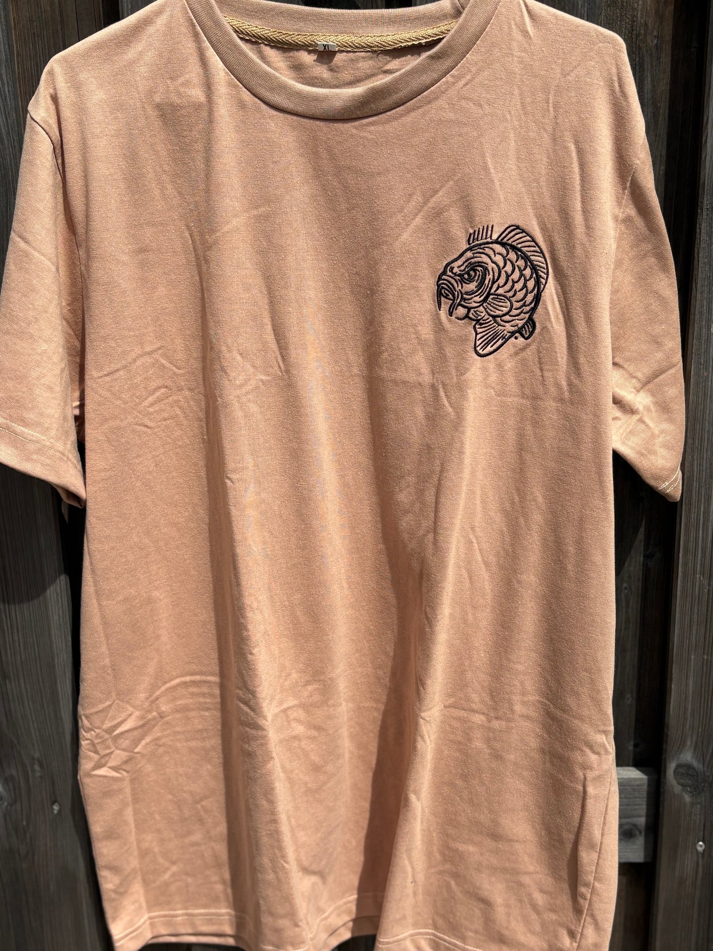 Angry Carp T-Shirt Zand