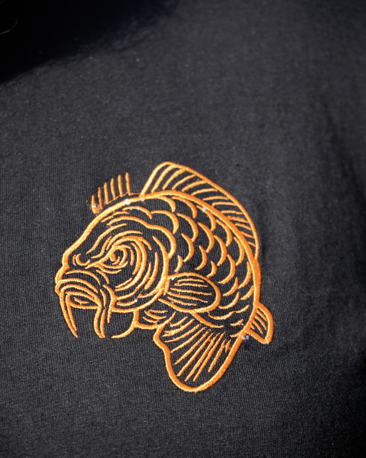 Angry Carp T-shirt – Ode aan de Nachtvissers