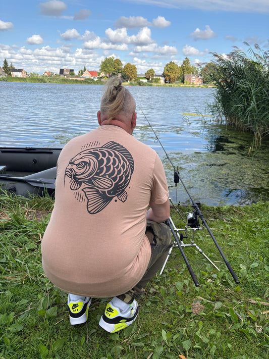 Angry Carp T-shirt – Ode aan de Nachtvissers