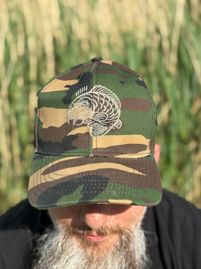 Camo Cap – Geborduurde Carp Logo Patch