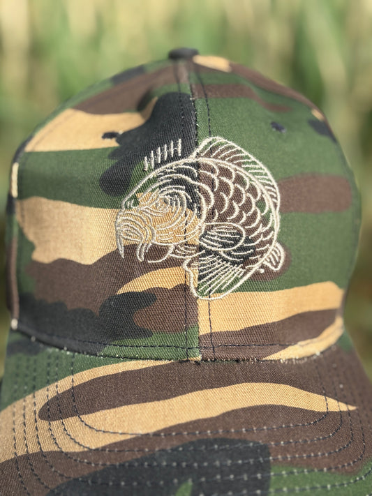 Camo Cap – Geborduurde Carp Logo Patch