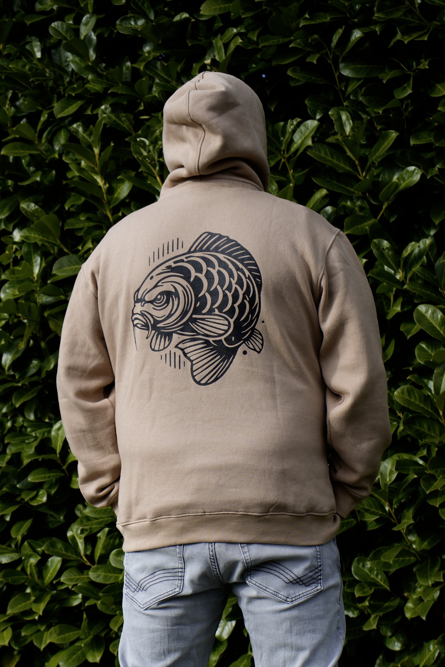 Angry Carp Hoodie Zandkleur | Carp Logo