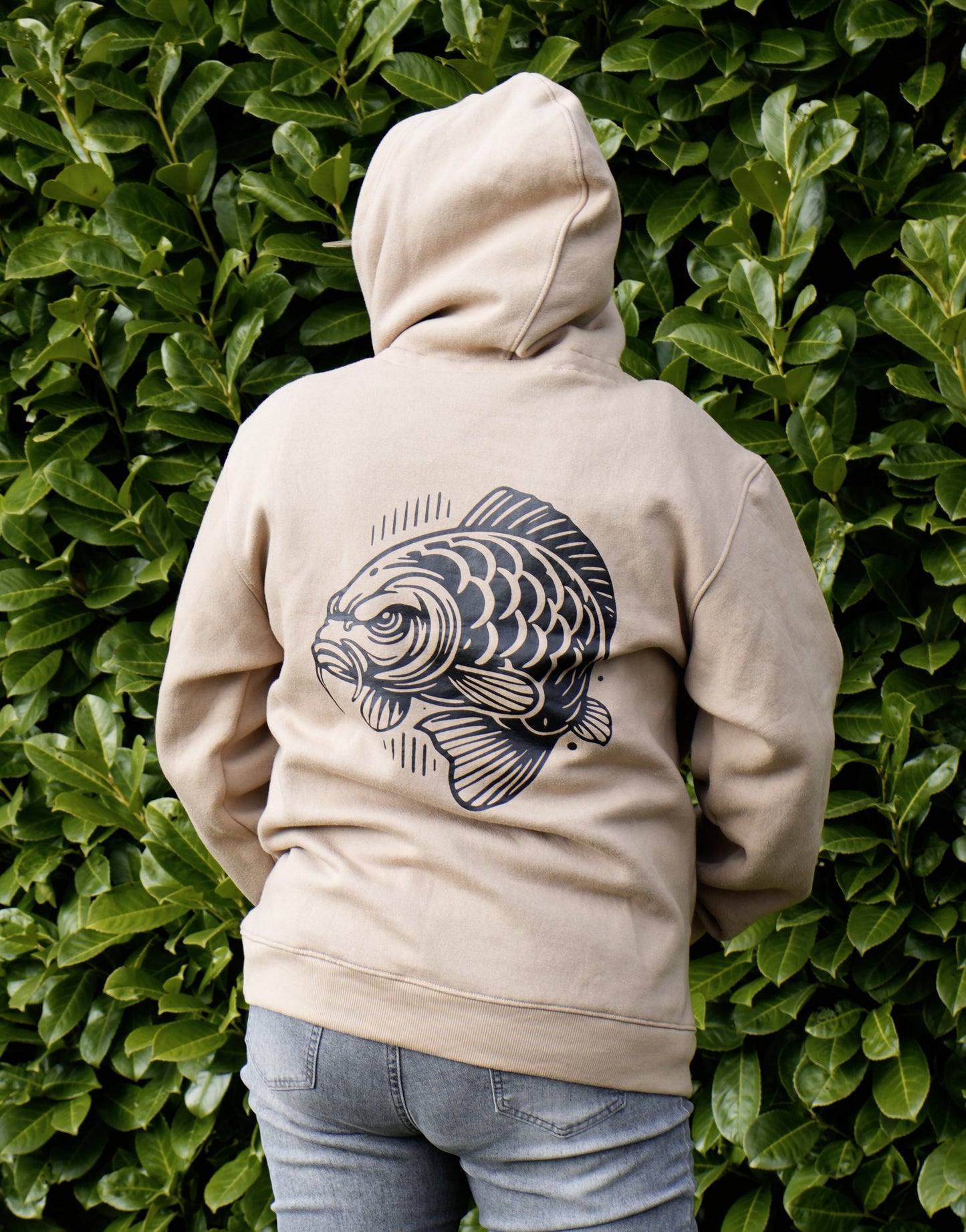 Angry Carp Hoodie Zandkleur | Carp Logo