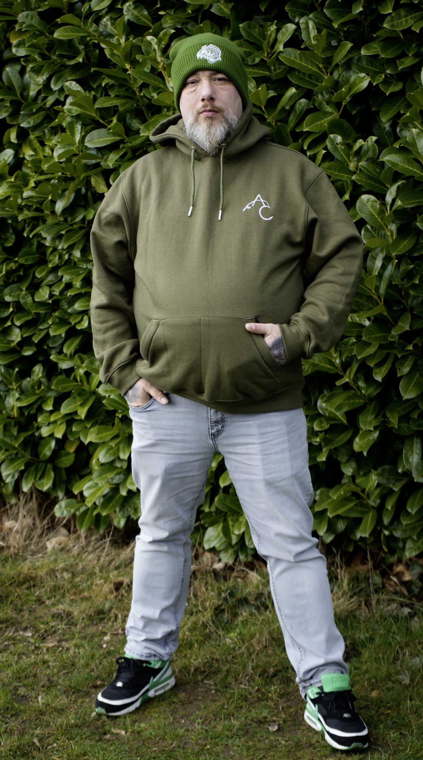 Angry Carp Hoodie Militair Groen | Respect the Night, Fear the Silence
