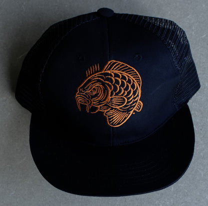 Angry Carp Snapback Cap Zwart