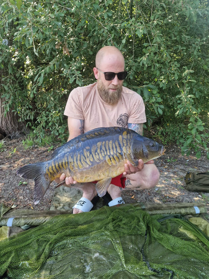 Angry Carp T-shirt – Ode aan de Nachtvissers