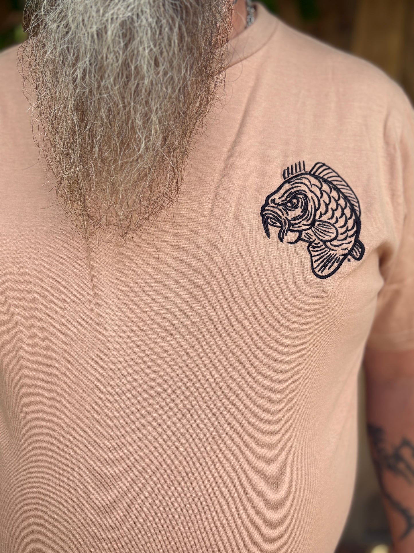 Angry Carp T-shirt – Ode aan de Nachtvissers