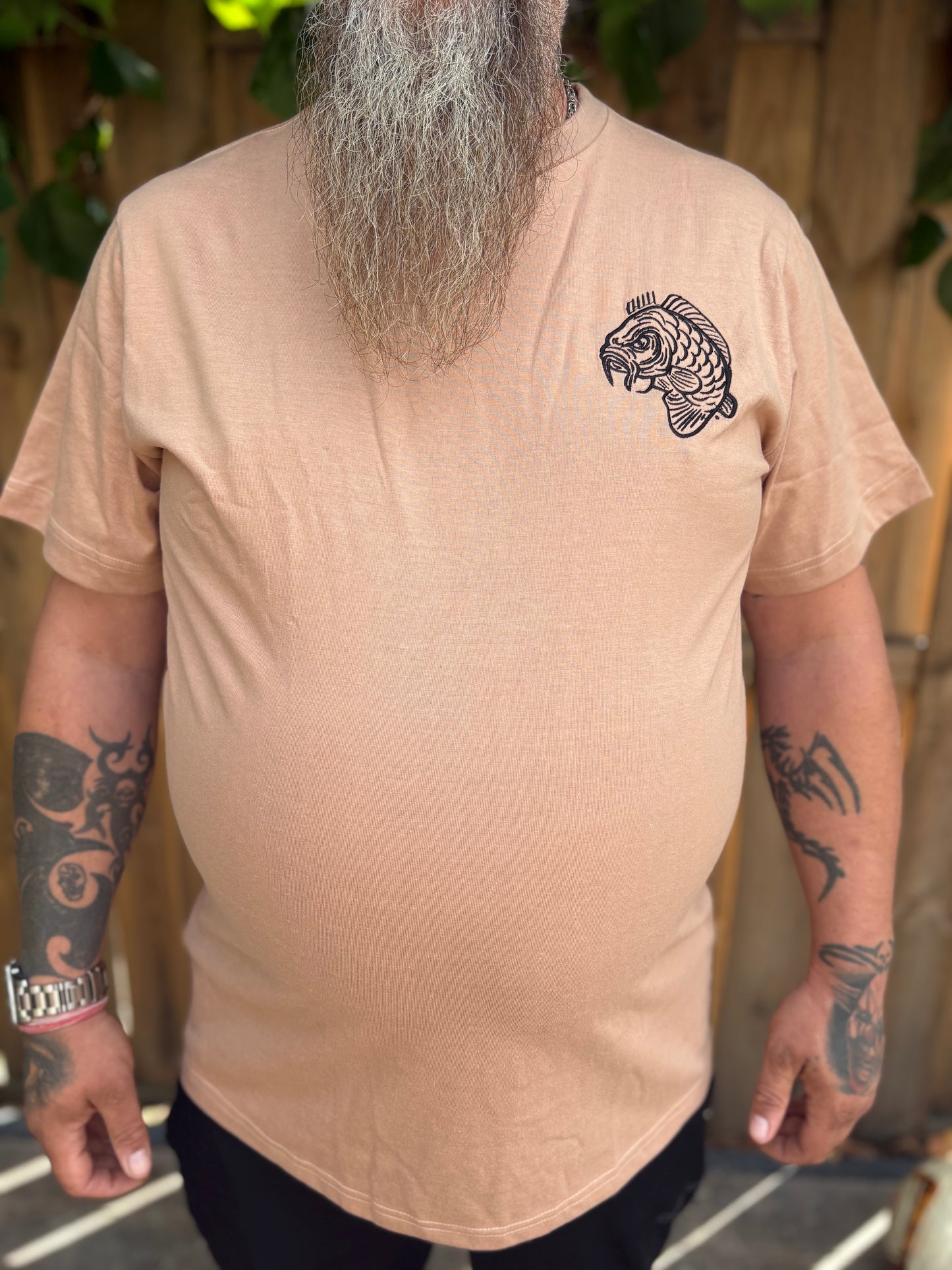 Angry Carp T-shirt – Ode aan de Nachtvissers