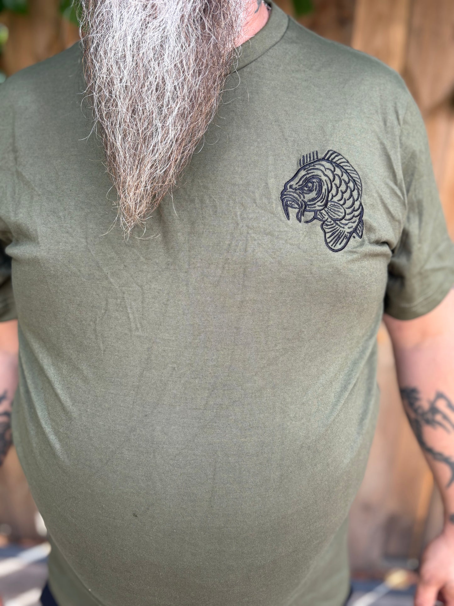 Angry Carp T-shirt – Ode aan de Nachtvissers