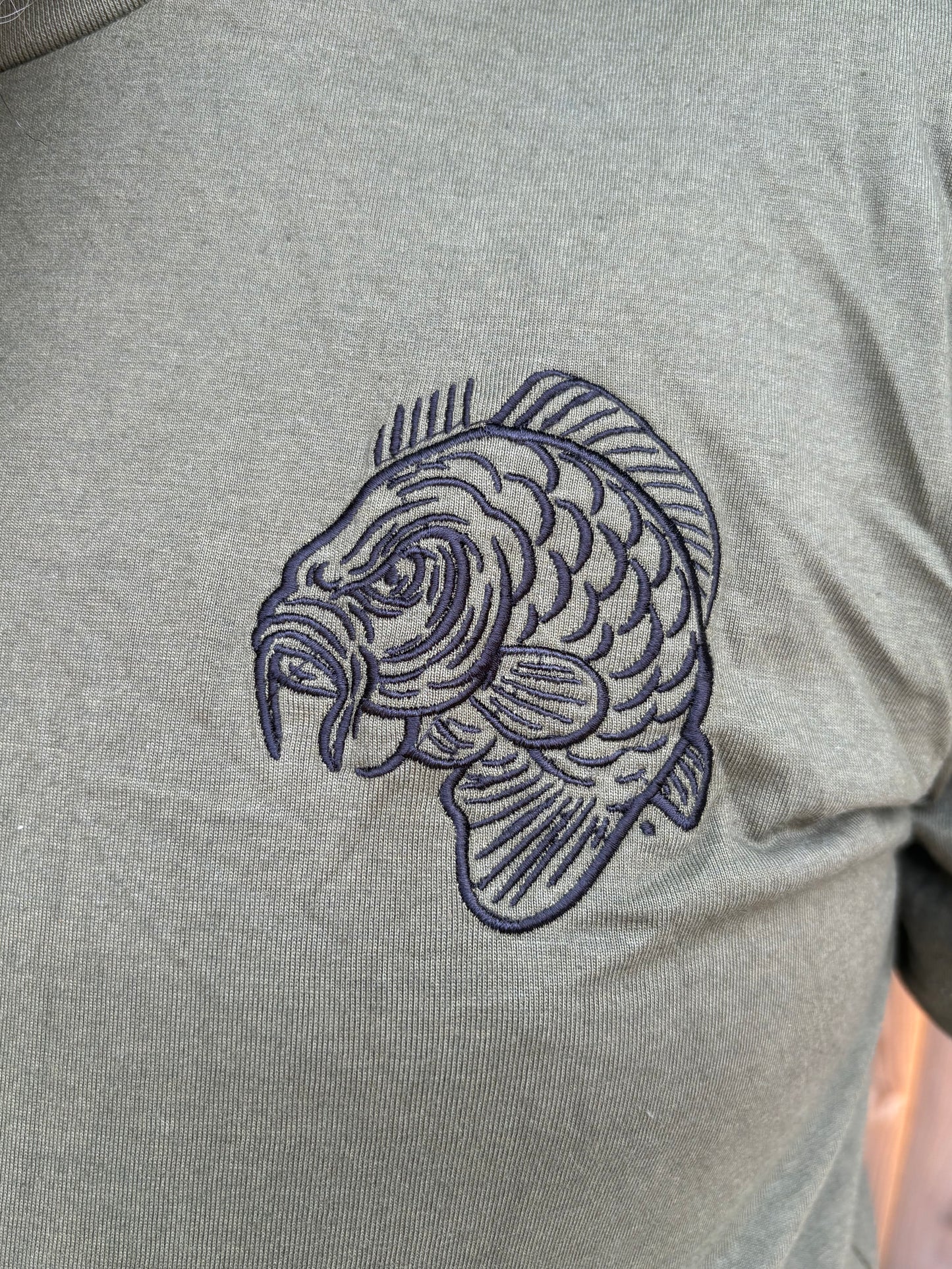 Angry Carp T-shirt – Ode aan de Nachtvissers