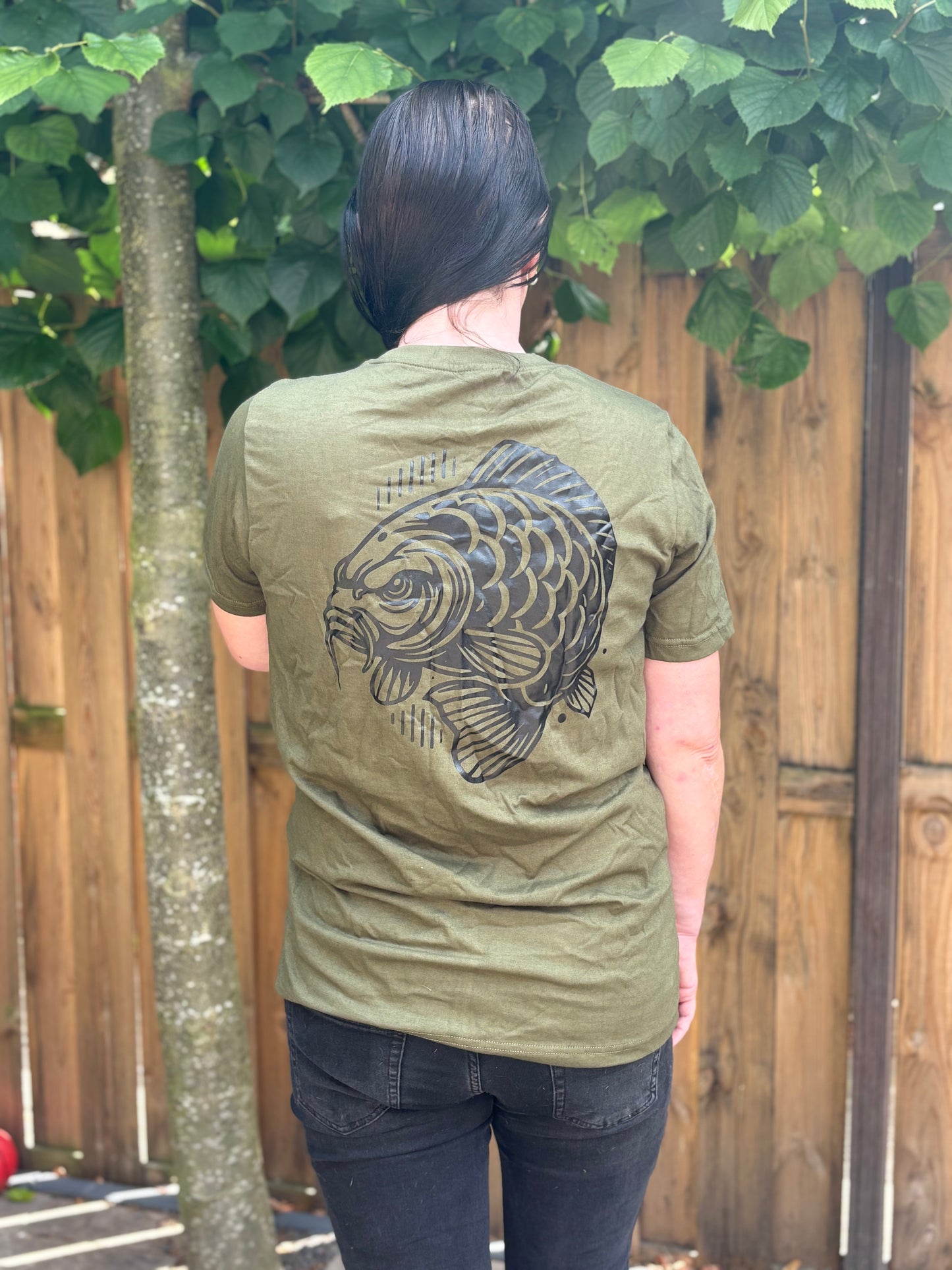 Angry Carp T-shirt – Ode aan de Nachtvissers