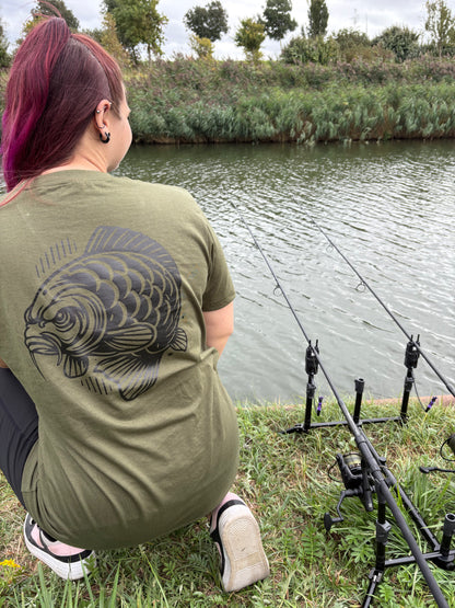 Angry Carp T-shirt – Ode aan de Nachtvissers