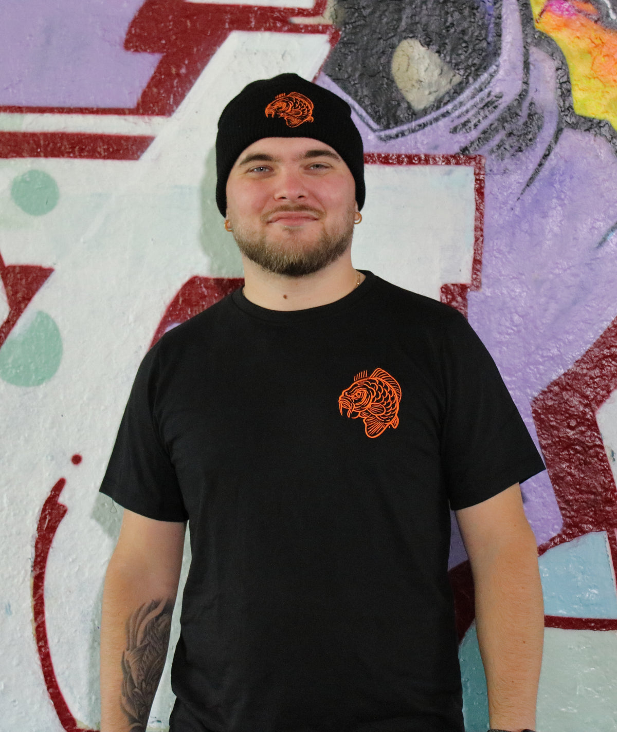 T-Shirt Zwart – Orange Carp