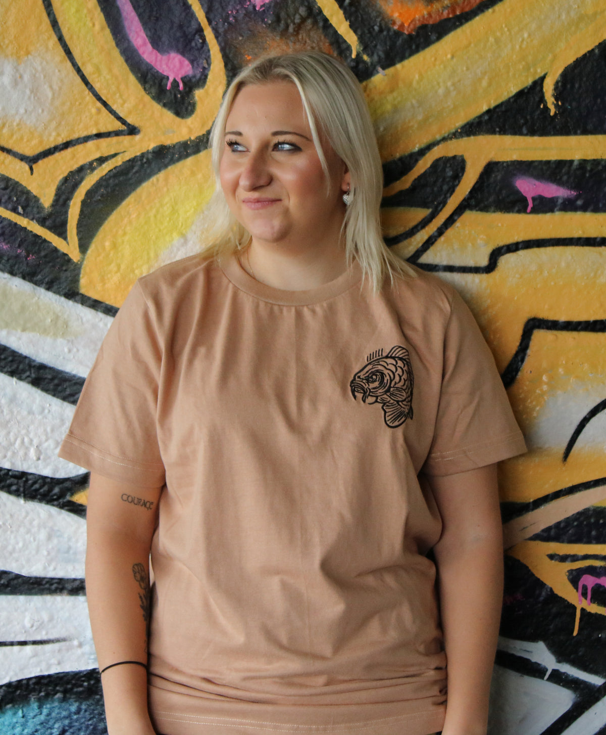 Angry Carp T-Shirt Zand