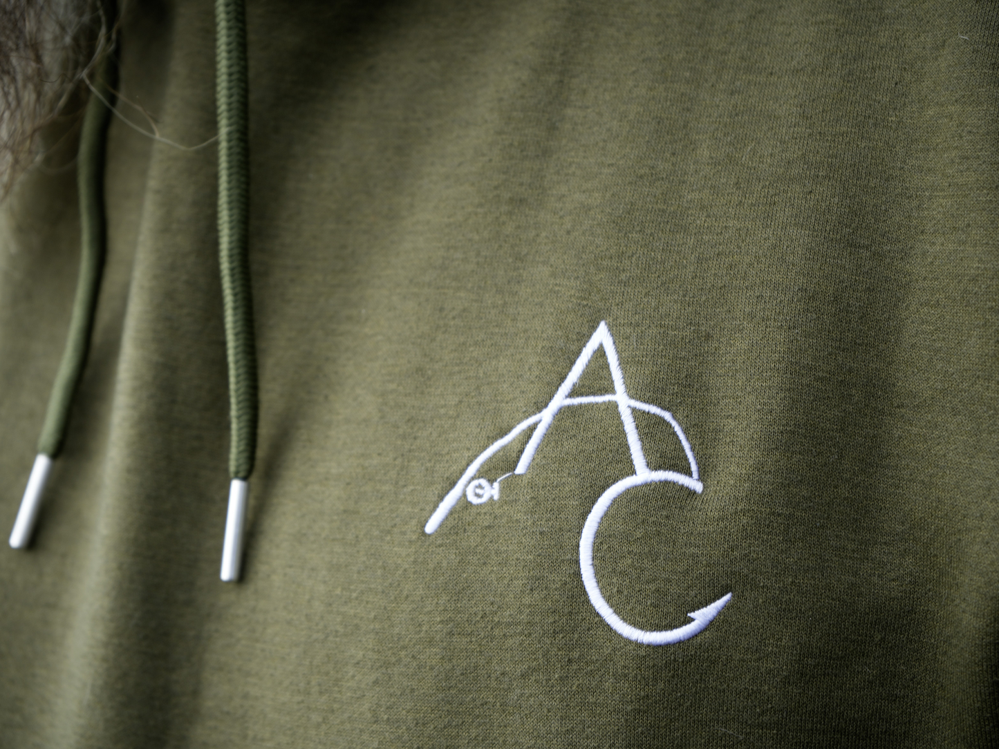 Angry Carp Hoodie Militair Groen | Respect the Night, Fear the Silence