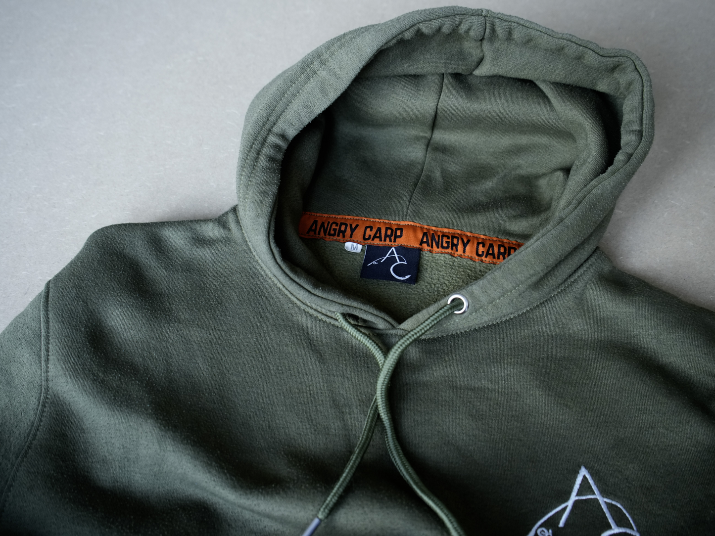 Angry Carp Hoodie Militair Groen | Respect the Night, Fear the Silence