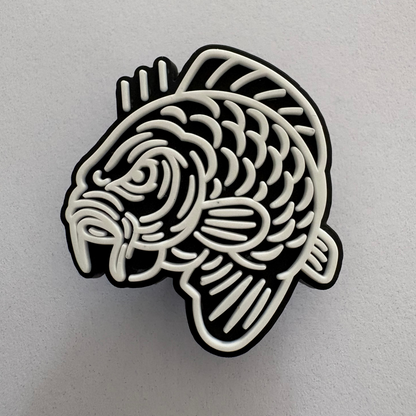 Angry Carp Croc Charm | Unieke Karper Accessoire voor Vissers